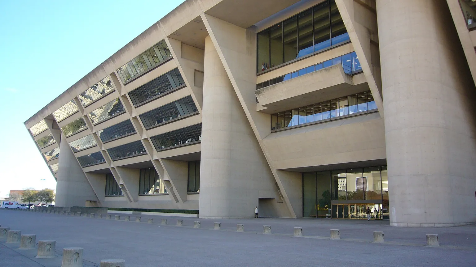 Dallas City Hall, an inverted-pyramid concrete civic building in downtown Dallas, Texas